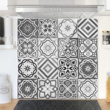 Panel szklany do kuchni - Śródziemnomorski wzór płytek w skali szarości