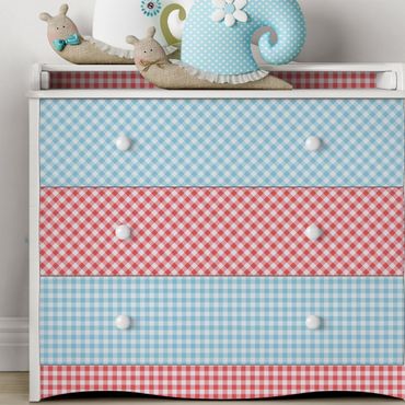 Okleina meblowa do pokoju dziecięcego - Wzór w kratę w paski w pastelowych odcieniach błękitu i vermillon
