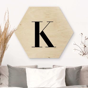 Obraz heksagonalny z drewna - Biała litera Szeryf K