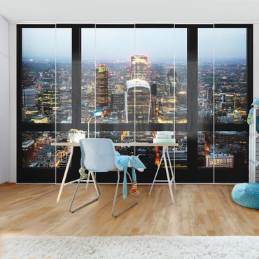 Zasłony panelowe zestaw - Widok z okna na podświetloną panoramę Londynu