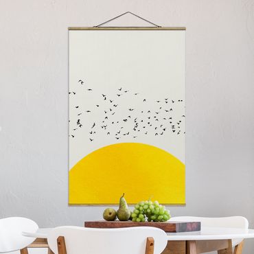 Plakat z wieszakiem - Stado ptaków na tle żółtego słońca