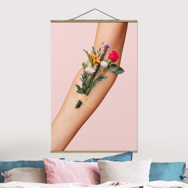 Plakat z wieszakiem - Ręka z kwiatami