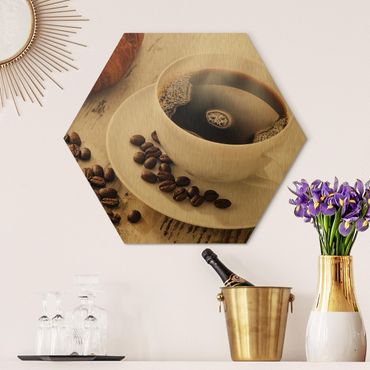 Obraz heksagonalny z Alu-Dibond - Parująca filiżanka do kawy z ziarnami kawy