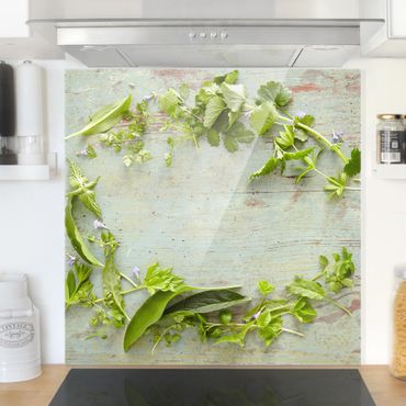 Panel szklany do kuchni - Dzikimi ziołami na drewnie
