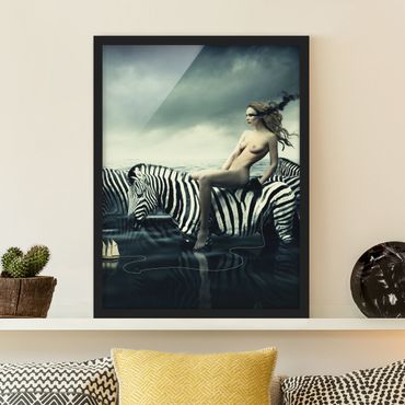 Plakat w ramie - Kobieta naga z zebrami