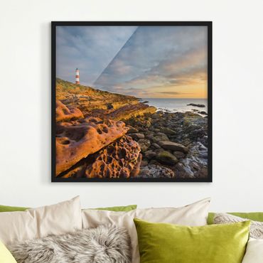 Plakat w ramie - Latarnia morska w Tarbat Ness i zachód słońca nad morzem