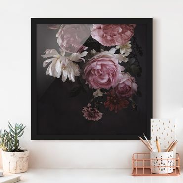 Plakat w ramie - Różowe kwiaty na czarnym tle