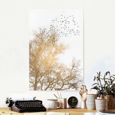 Obraz na szkle - Stado ptaków na tle złotego drzewa
