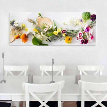 Obraz na szkle - Świeże zioła z jadalnymi kwiatami
