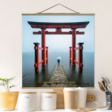 Plakat z wieszakiem - Czerwone torii nad jeziorem Ashi