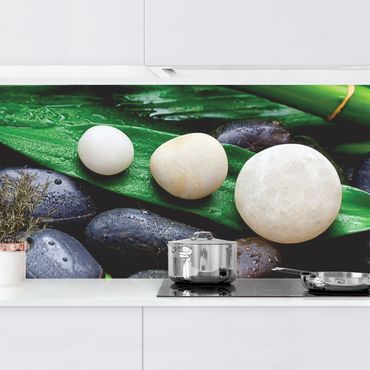 Panel ścienny do kuchni - Zielony bambus z kamieniami Zen