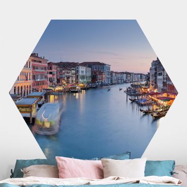 Sześciokątna tapeta samoprzylepna - Wieczorna atmosfera na Wielkim Kanale w Wenecji
