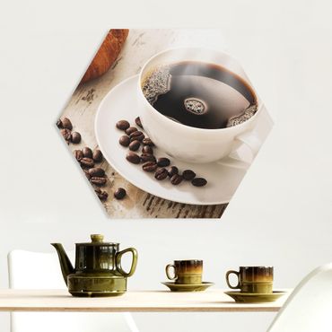 Obraz heksagonalny z Forex - Parująca filiżanka do kawy z ziarnami kawy