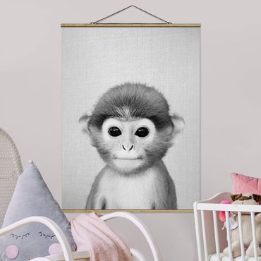 Plakat z wieszakiem - Baby Monkey Anton Black And White - Format pionowy 3:4