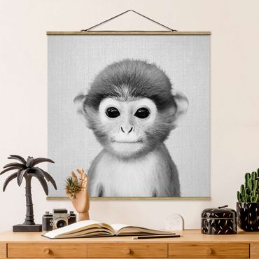 Plakat z wieszakiem - Baby Monkey Anton Black And White - Kwadrat 1:1