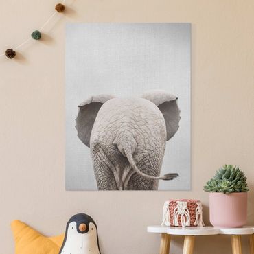Obraz na płótnie - Baby Elephant From Behind - Format pionowy 3:4