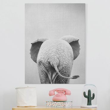 Obraz na płótnie - Baby Elephant From Behind Black And White - Format pionowy 3:4