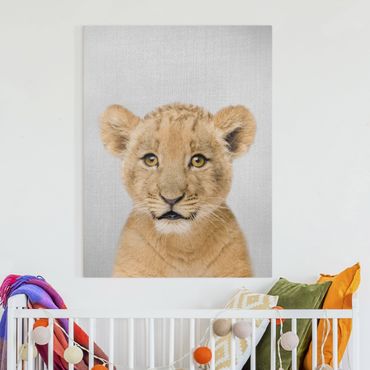 Obraz na płótnie - Baby Lion Luca - Format pionowy 3:4