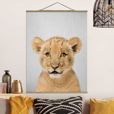 Plakat z wieszakiem - Baby Lion Luca - Format pionowy 3:4