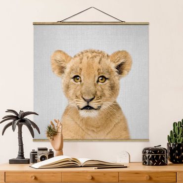 Plakat z wieszakiem - Baby Lion Luca - Kwadrat 1:1