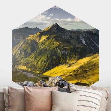 Sześciokątna tapeta samoprzylepna - Góry i dolina w Alpach Lechtalskich w Tyrolu