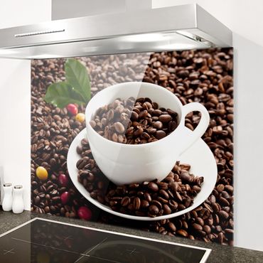 Panel szklany do kuchni - Filiżanka do kawy z palonymi ziarnami kawy
