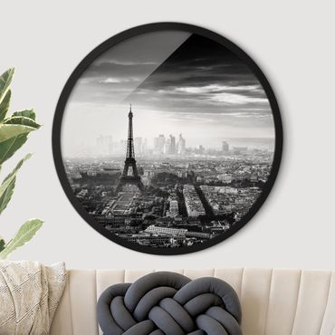 Okrągły obraz w ramie - The Eiffel Tower From Above Black And White