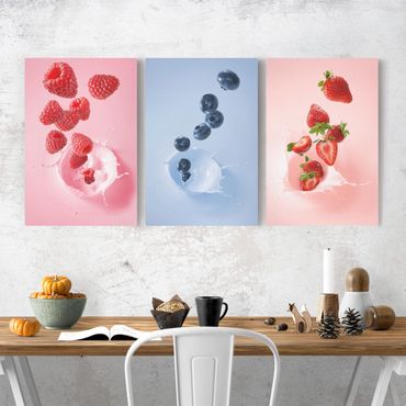 Obraz na płótnie 3-częściowy - Kolorowe owoce Rozlewanie mleka