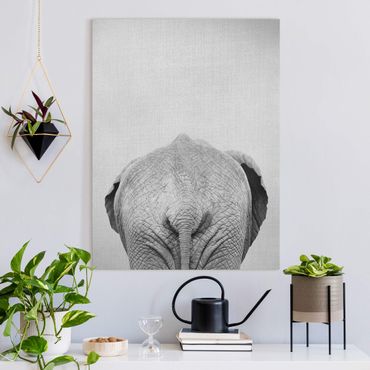 Obraz na płótnie - Elephant From Behind Black And White - Format pionowy 3:4