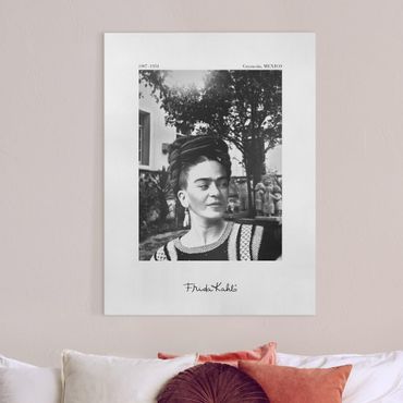 Obraz na płótnie - Frida Kahlo Photograph Portrait In The Garden - Format pionowy 3:4