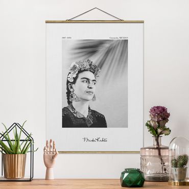 Plakat z wieszakiem - Frida Kahlo Portrait With Jewellery - Format pionowy 3:4