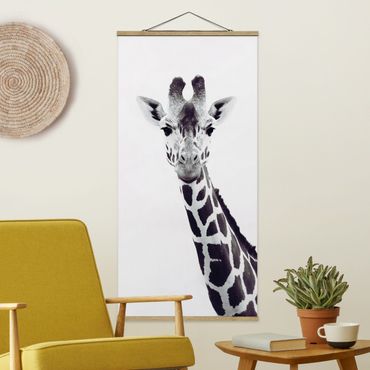 Plakat z wieszakiem - Portret żyrafy w czerni i bieli