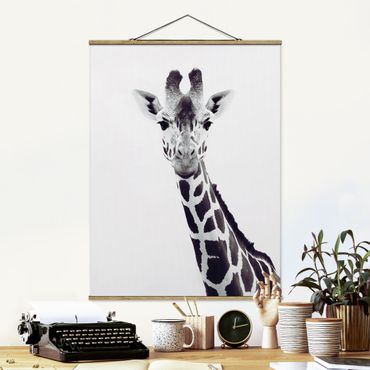 Plakat z wieszakiem - Portret żyrafy w czerni i bieli