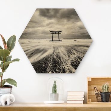 Obraz heksagonalny z drewna - Japońskie torii w morzu
