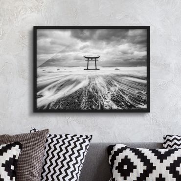 Plakat w ramie - Japońskie torii w morzu