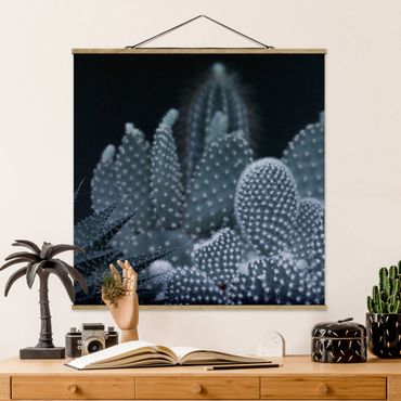 Plakat z wieszakiem - Rodzina kaktusów w nocy