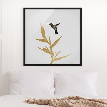 Plakat w ramie - Koliber i złoty kwiat tropikalny II
