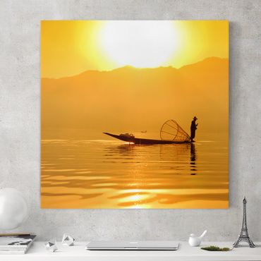 Obraz na płótnie - Rybacy na tle wschodzącego słońca