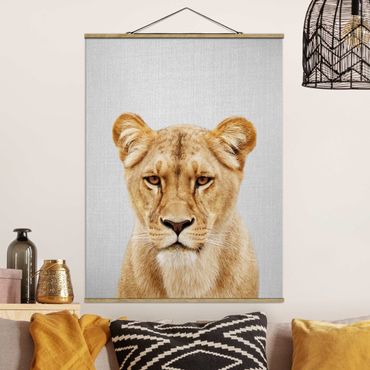 Plakat z wieszakiem - Lioness Lisa - Format pionowy 3:4