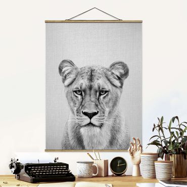 Plakat z wieszakiem - Lioness Lisa Black And White - Format pionowy 3:4