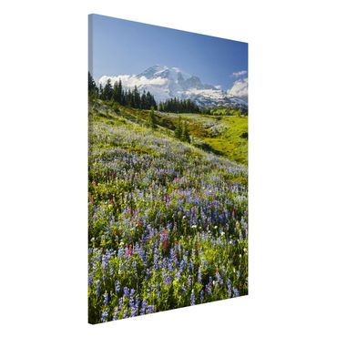 Tablica magnetyczna - Górska łąka z kwiatami na tle góry Rainier