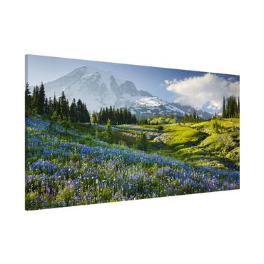 Tablica magnetyczna - Górska łąka z kwiatami na tle góry Rainier