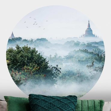 Okrągła tapeta samoprzylepna - Poranna mgła nad dżunglą Bagan
