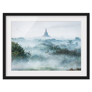 Plakat w ramie - Poranna mgła nad dżunglą Bagan