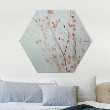 Obraz heksagonalny z Alu-Dibond - Pąki pastelowe na gałązce polnych kwiatów