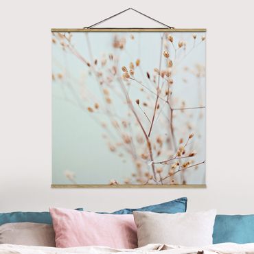 Plakat z wieszakiem - Pąki pastelowe na gałązce polnych kwiatów