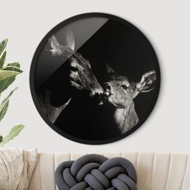 Okrągły obraz w ramie - Deer On Black