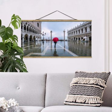 Plakat z wieszakiem - Czerwona parasolka w Wenecji
