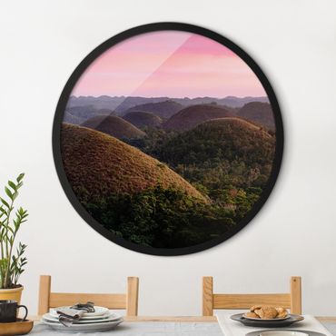Okrągły obraz z ramką - Wzgórze czekoladowe o zachodzie słońca