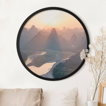 Okrągły obraz z ramką - Wschód słońca w krajobrazie górskim